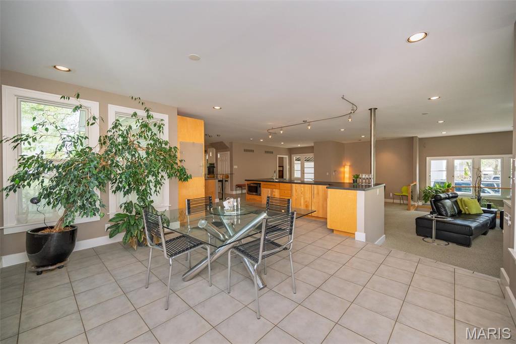 1211 S Geyer Road Property Photo 14