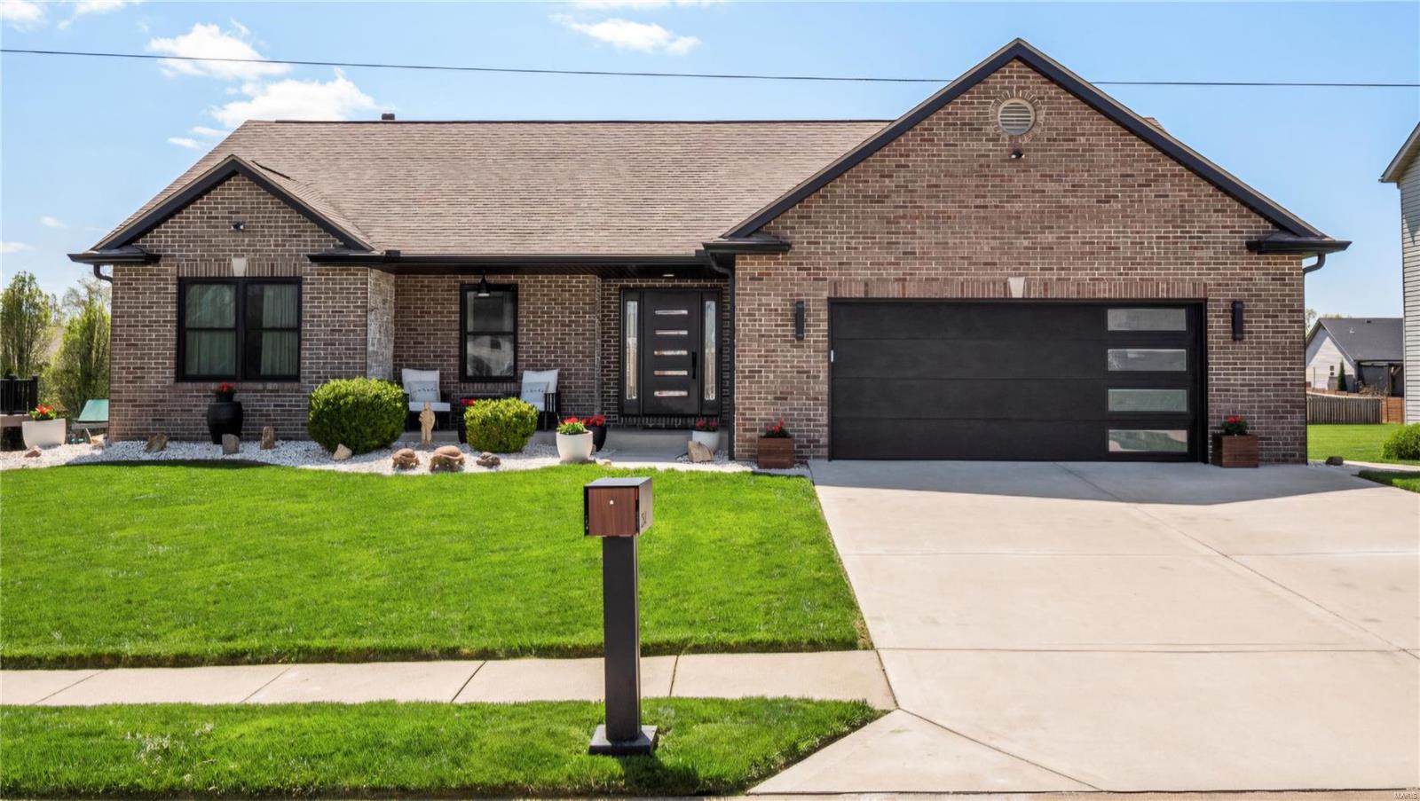 62062 Real Estate Listings Main Image