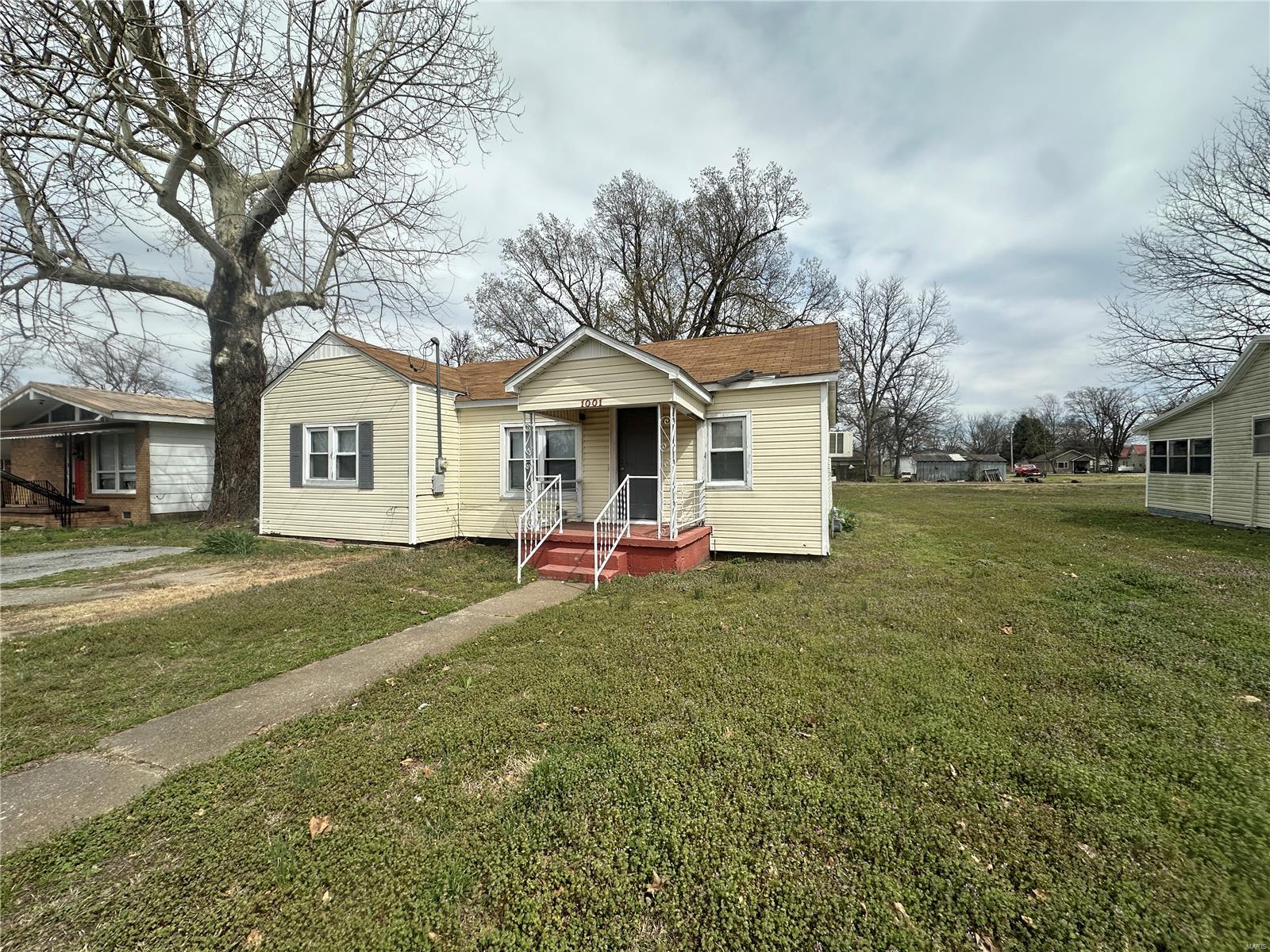 1001 N Huffman Avenue Property Photo