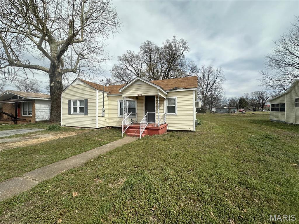 1001 N Huffman Avenue Property Photo 1