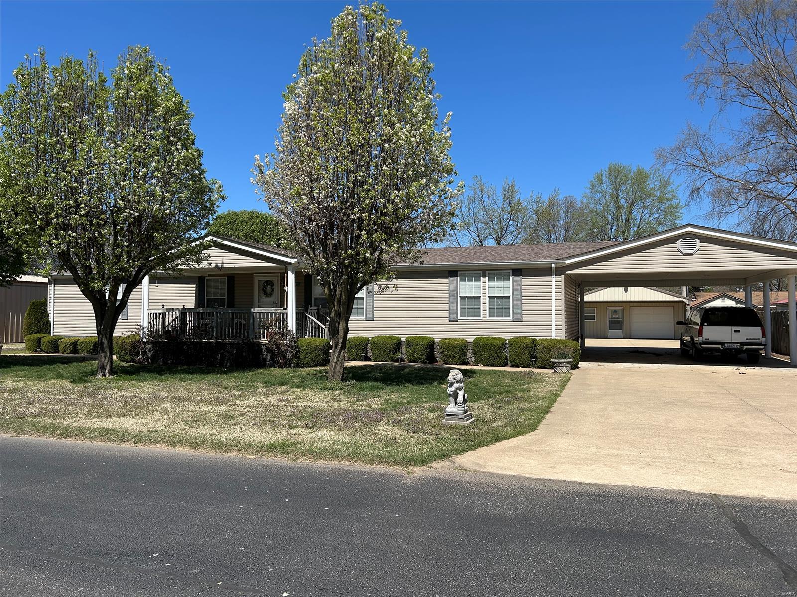 17531 Division Street Property Photo