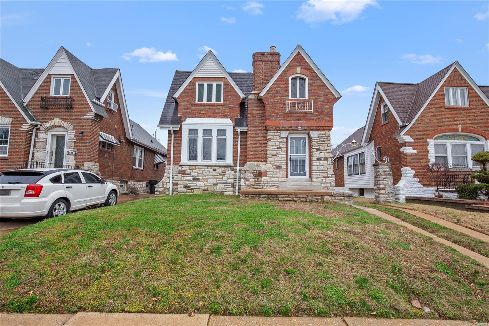 1545 Grape Avenue Property Photo 1