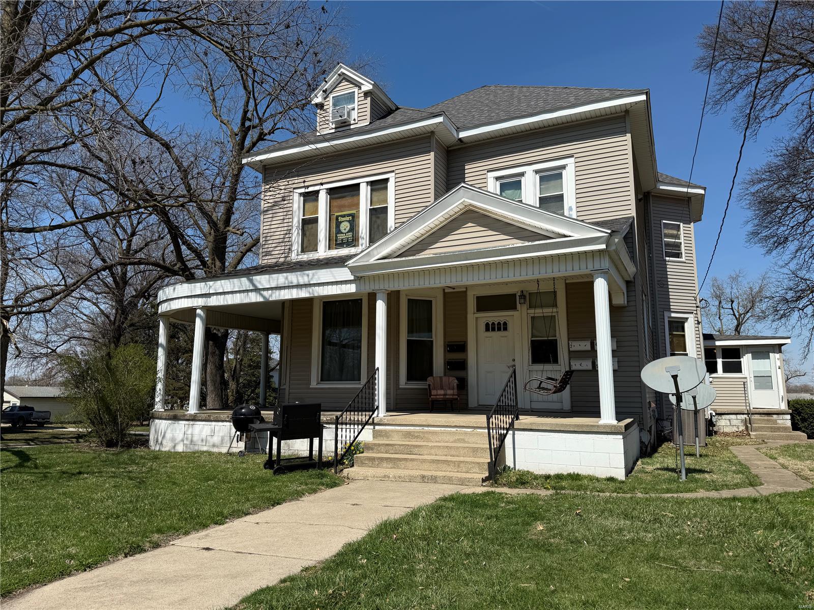 300 E 2nd Street Property Photo