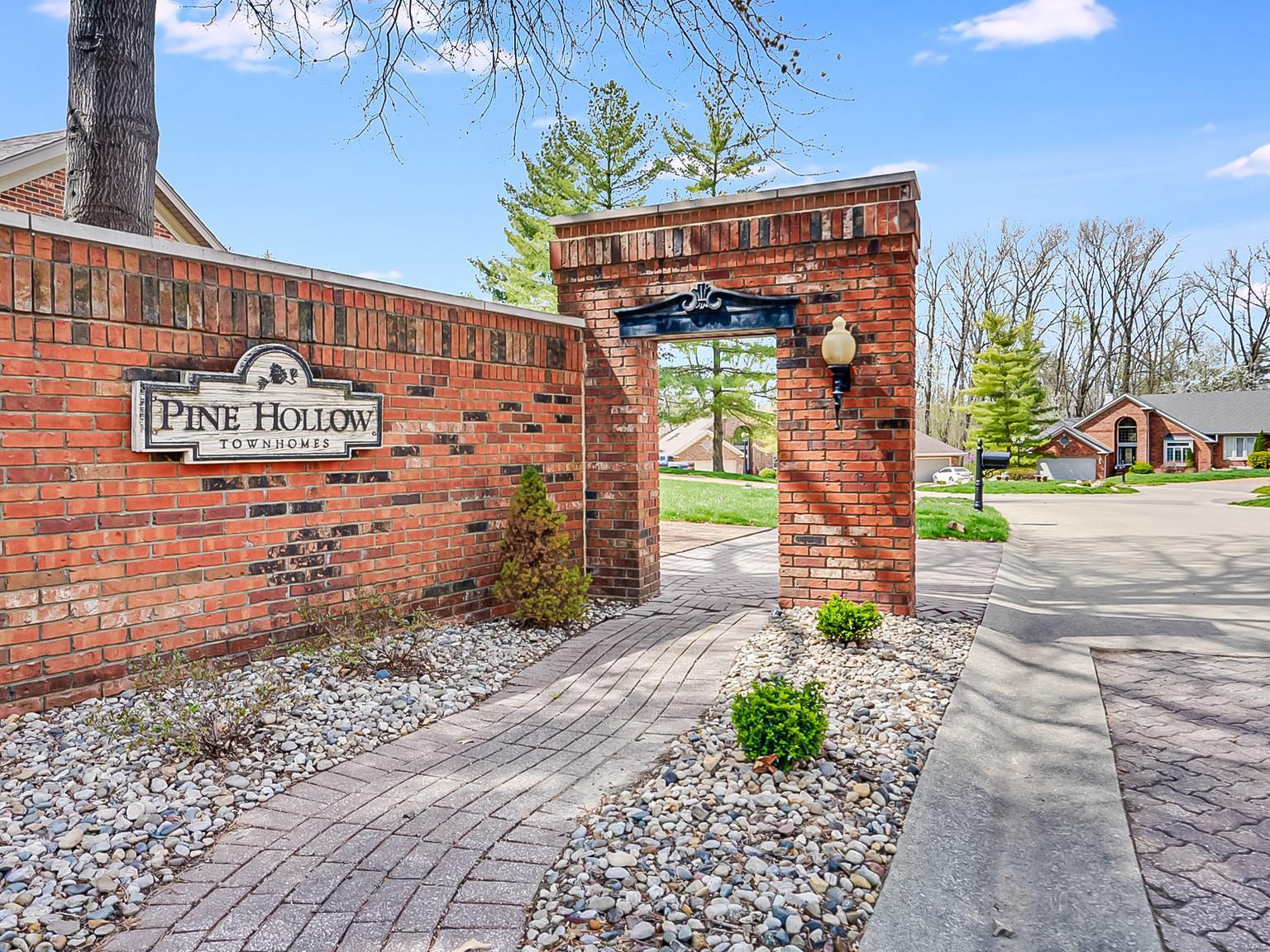 6 Pine Hollow Court Property Photo