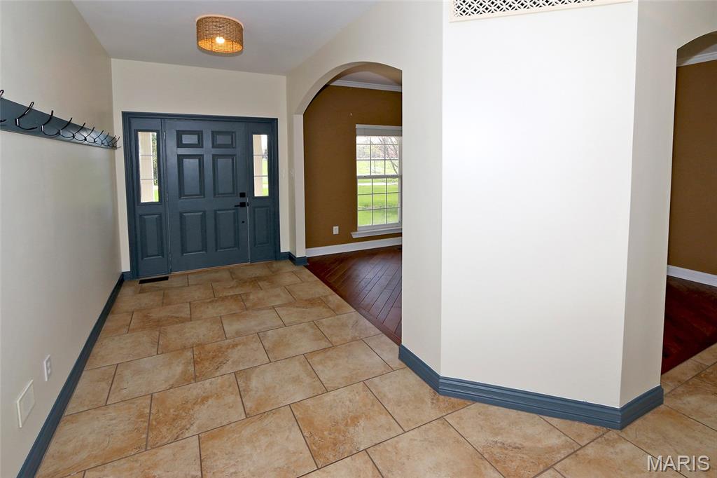 221 Stoneledge Court Property Photo 2