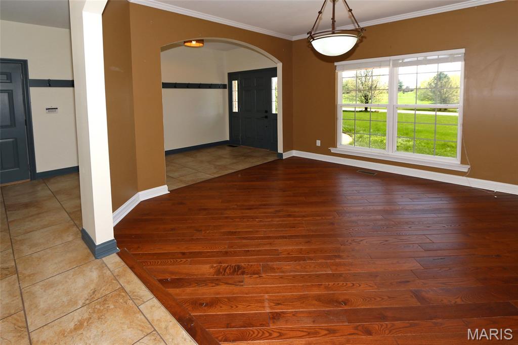 221 Stoneledge Court Property Photo 3