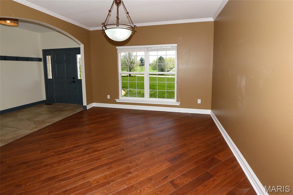 221 Stoneledge Court Property Photo 4