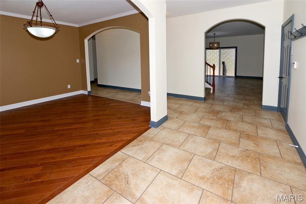 221 Stoneledge Court Property Photo 5