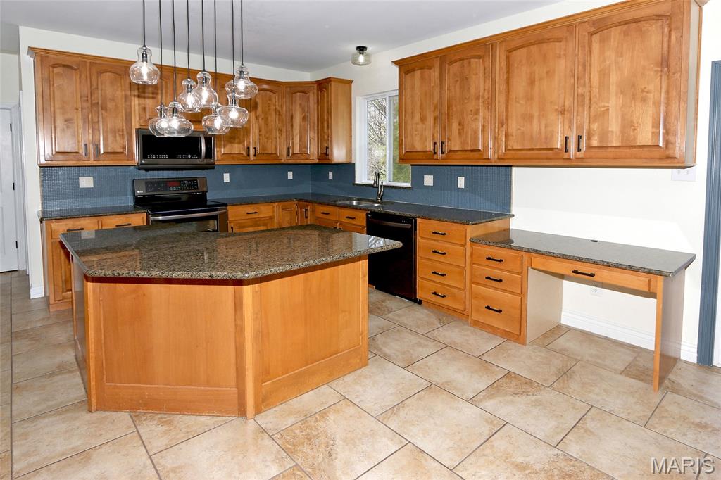 221 Stoneledge Court Property Photo 8