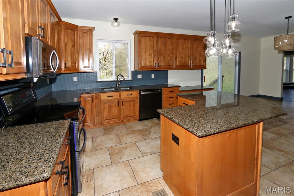 221 Stoneledge Court Property Photo 10