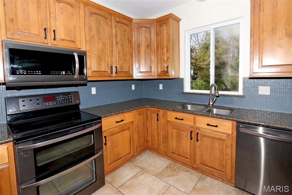 221 Stoneledge Court Property Photo 11