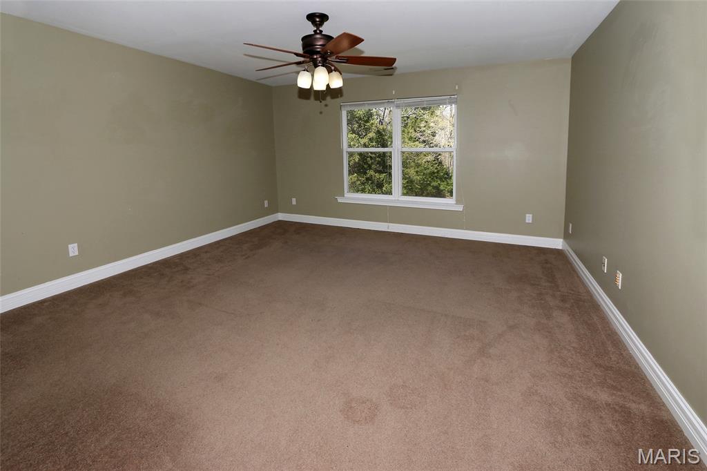 221 Stoneledge Court Property Photo 18