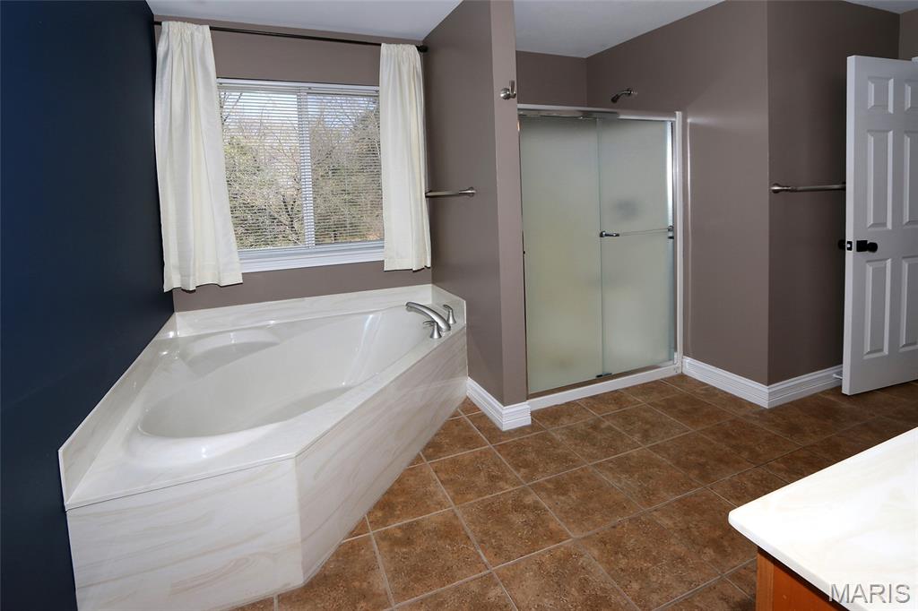 221 Stoneledge Court Property Photo 24