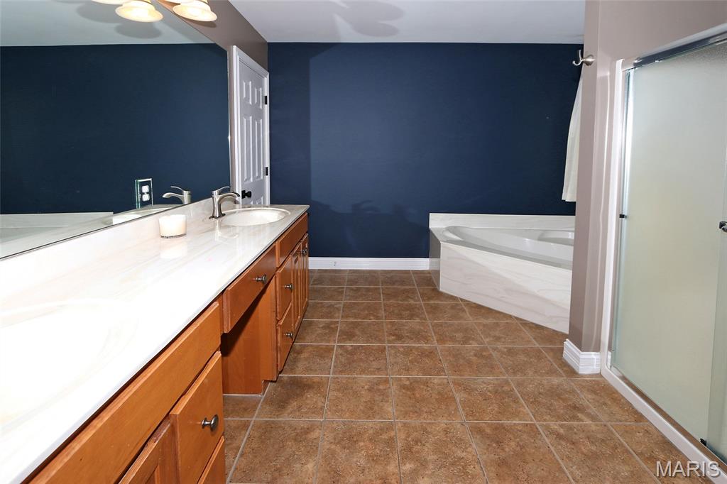 221 Stoneledge Court Property Photo 25