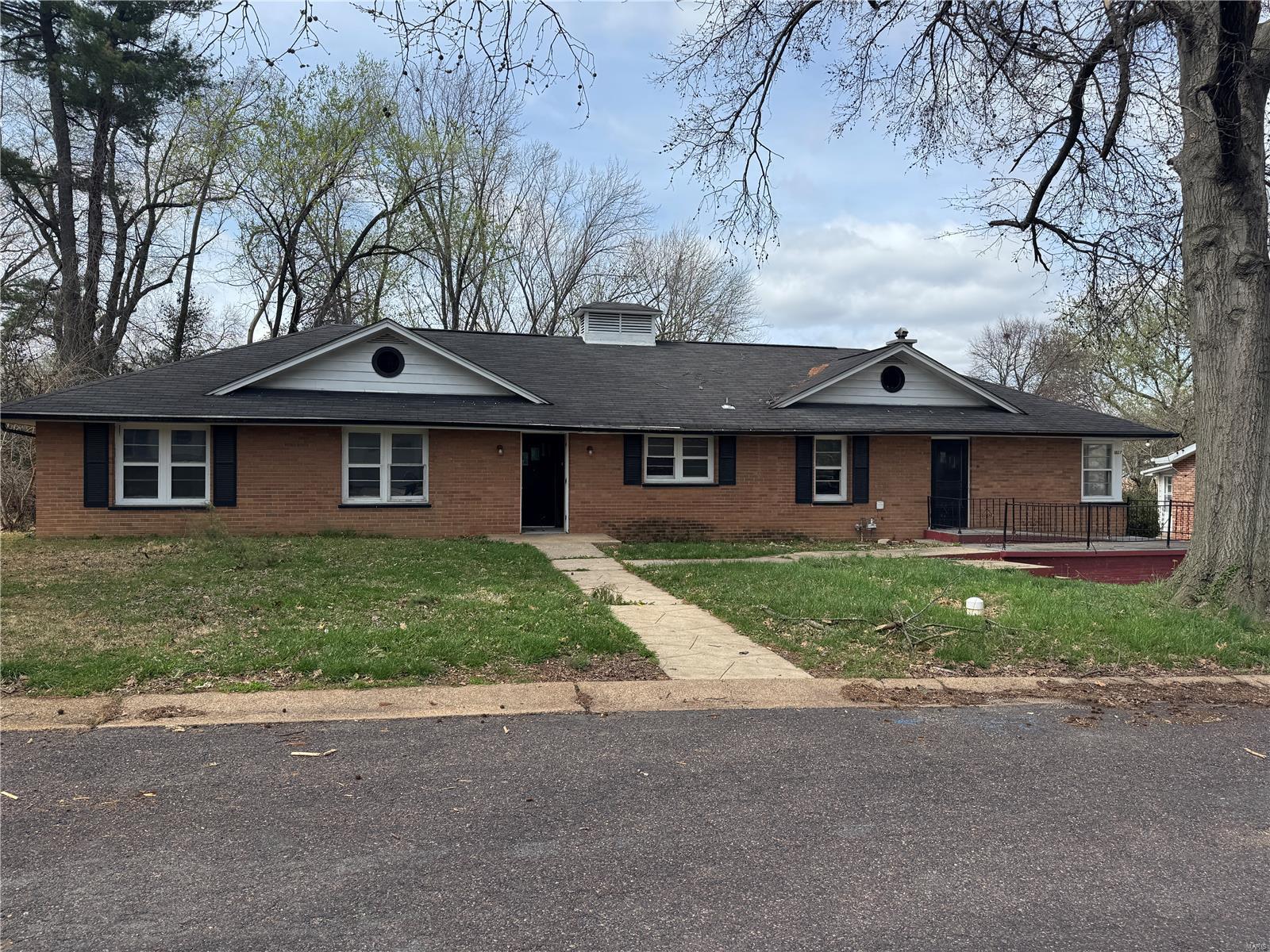 8827 May Avenue Property Photo 1