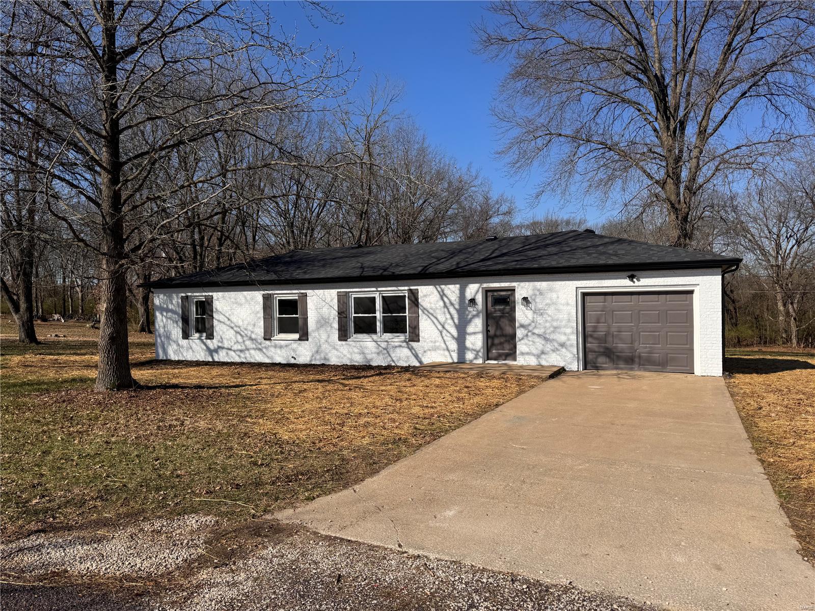 83 Lakeview Drive Property Photo