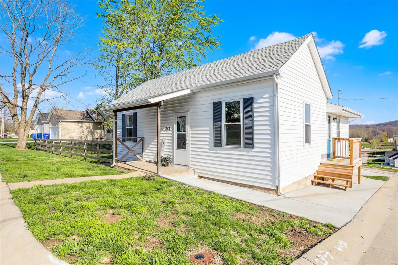 505 E North Street Property Photo