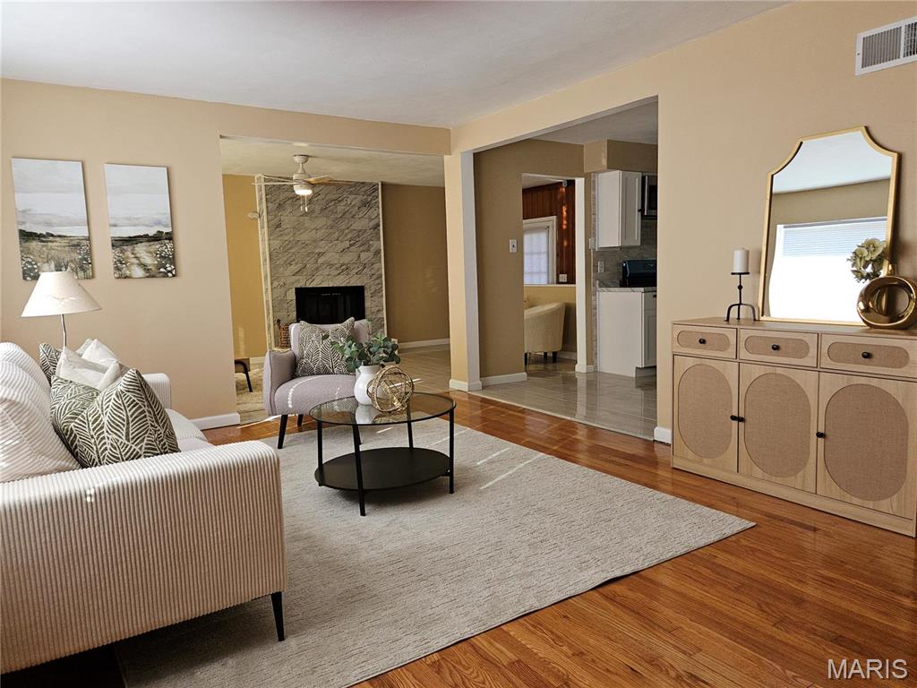 9914 Lewis And Clark Boulevard Property Photo 2