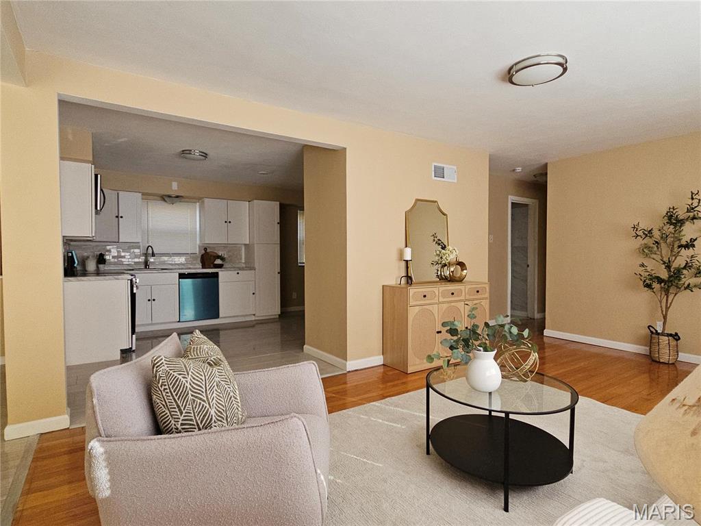 9914 Lewis And Clark Boulevard Property Photo 8