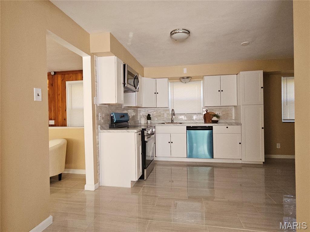 9914 Lewis And Clark Boulevard Property Photo 12