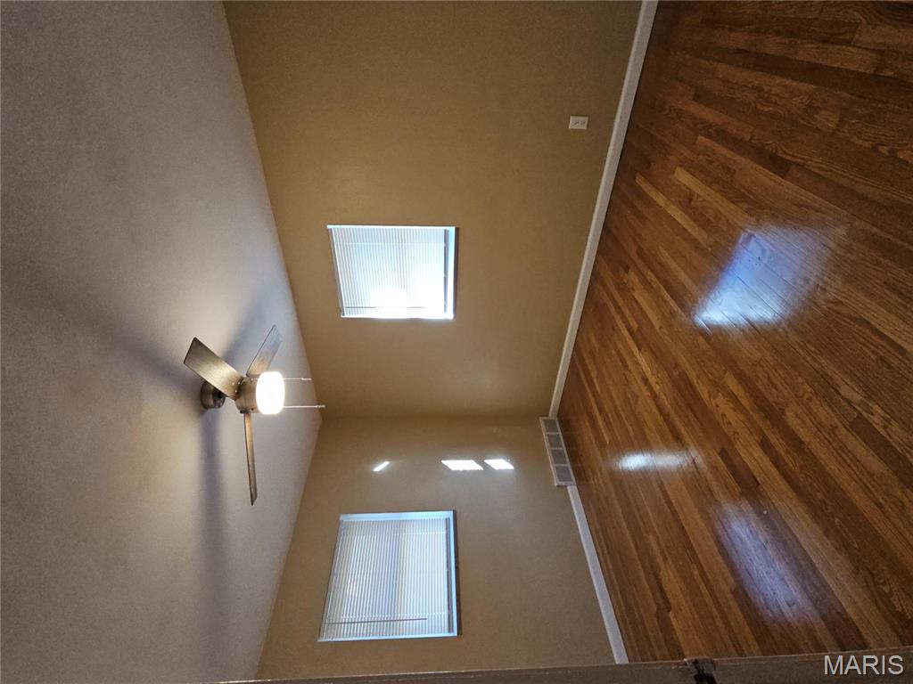 9914 Lewis And Clark Boulevard Property Photo 15