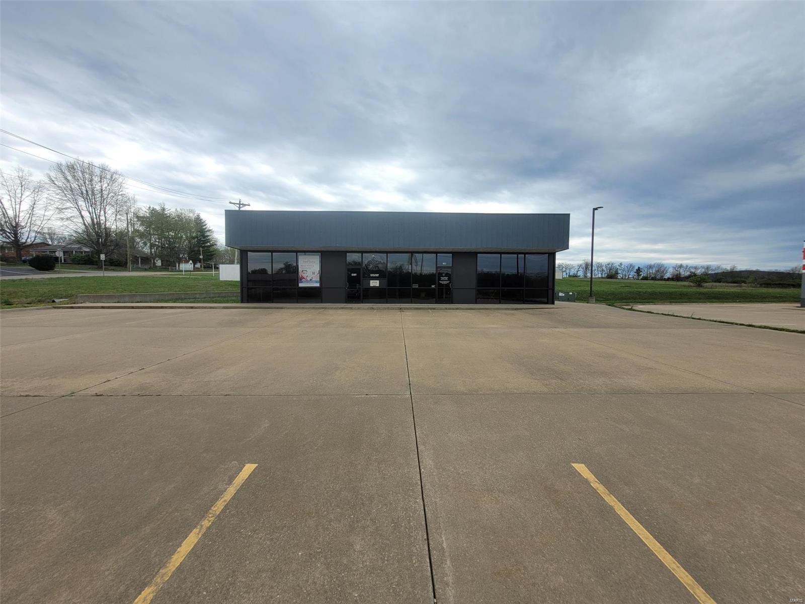 100 Kingsbury Boulevard Property Photo