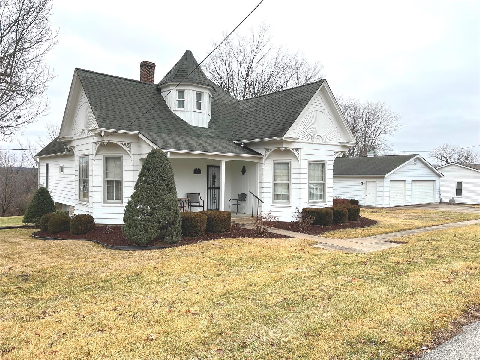 307 E 3rd Street Property Photo