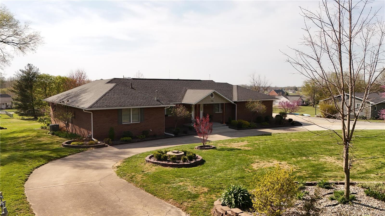 705 Linder Boulevard Property Photo