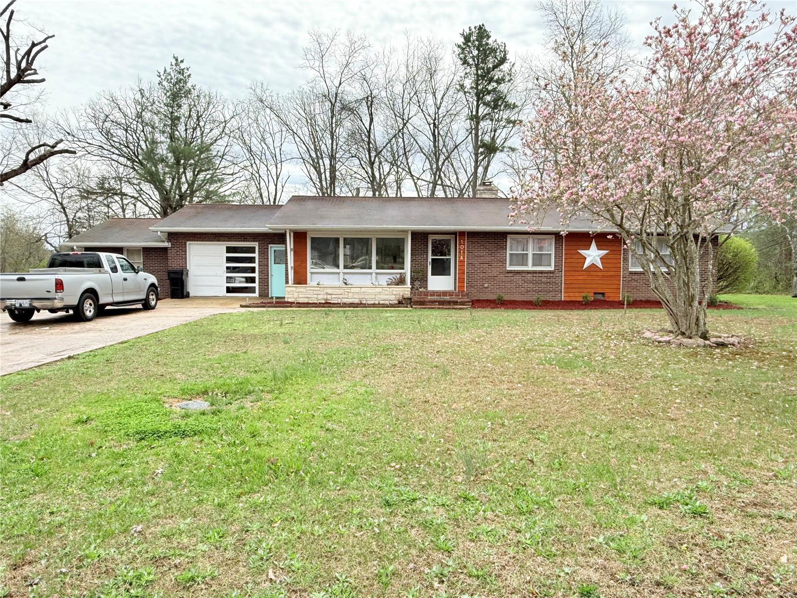 1014 Lake Drive Property Photo