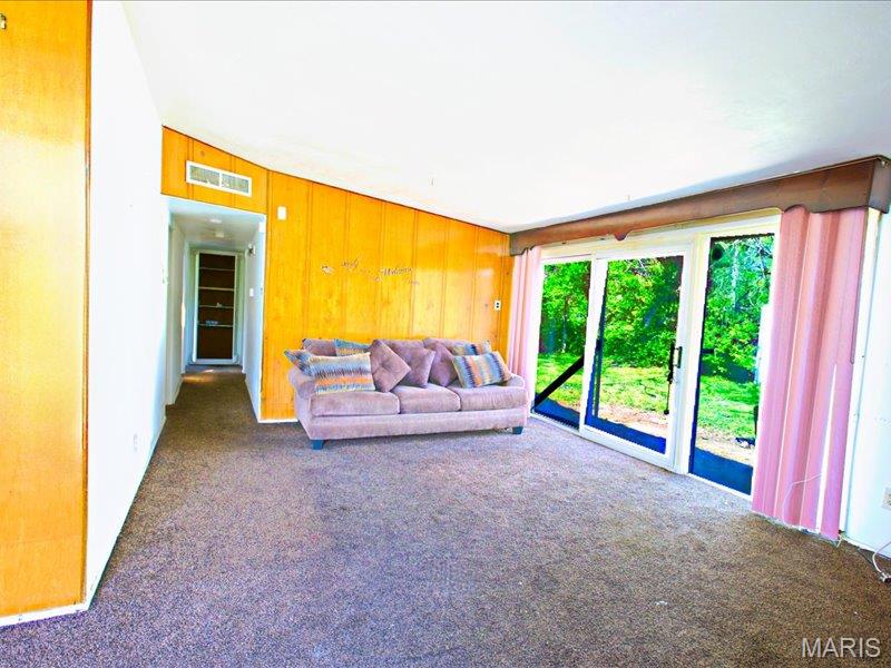 8445 Bayberry Drive Property Photo 4