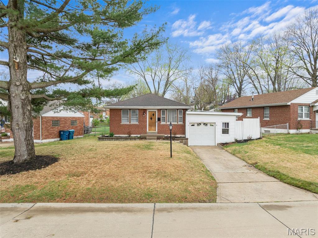 8900 Southview Lane Property Photo 1