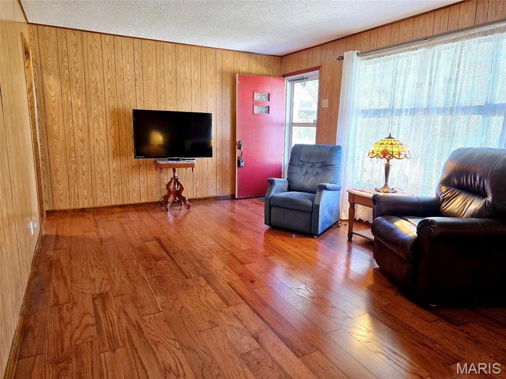 916 Sommerfield Drive Property Photo 3