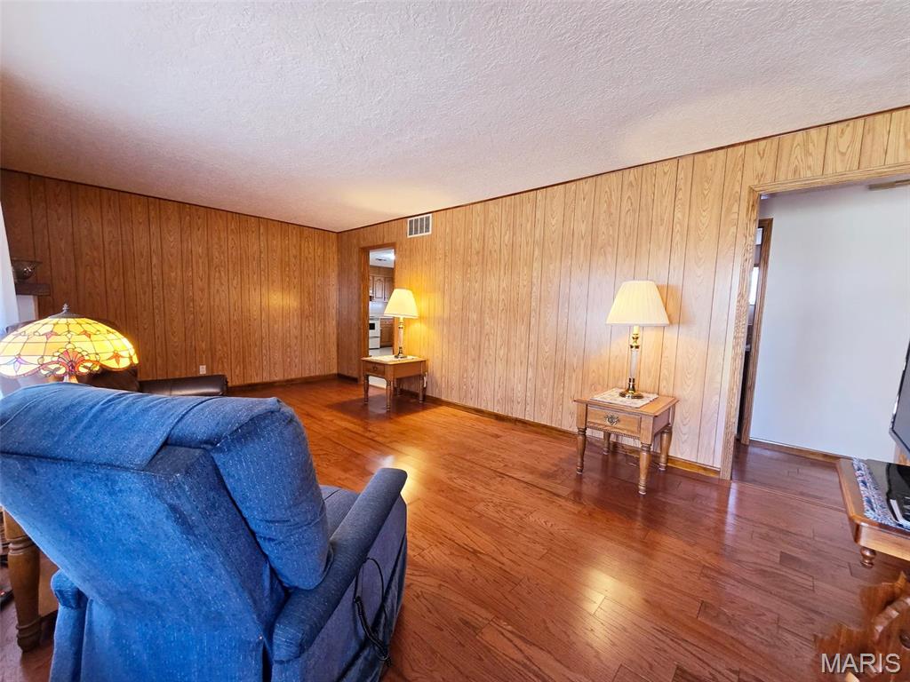 916 Sommerfield Drive Property Photo 4