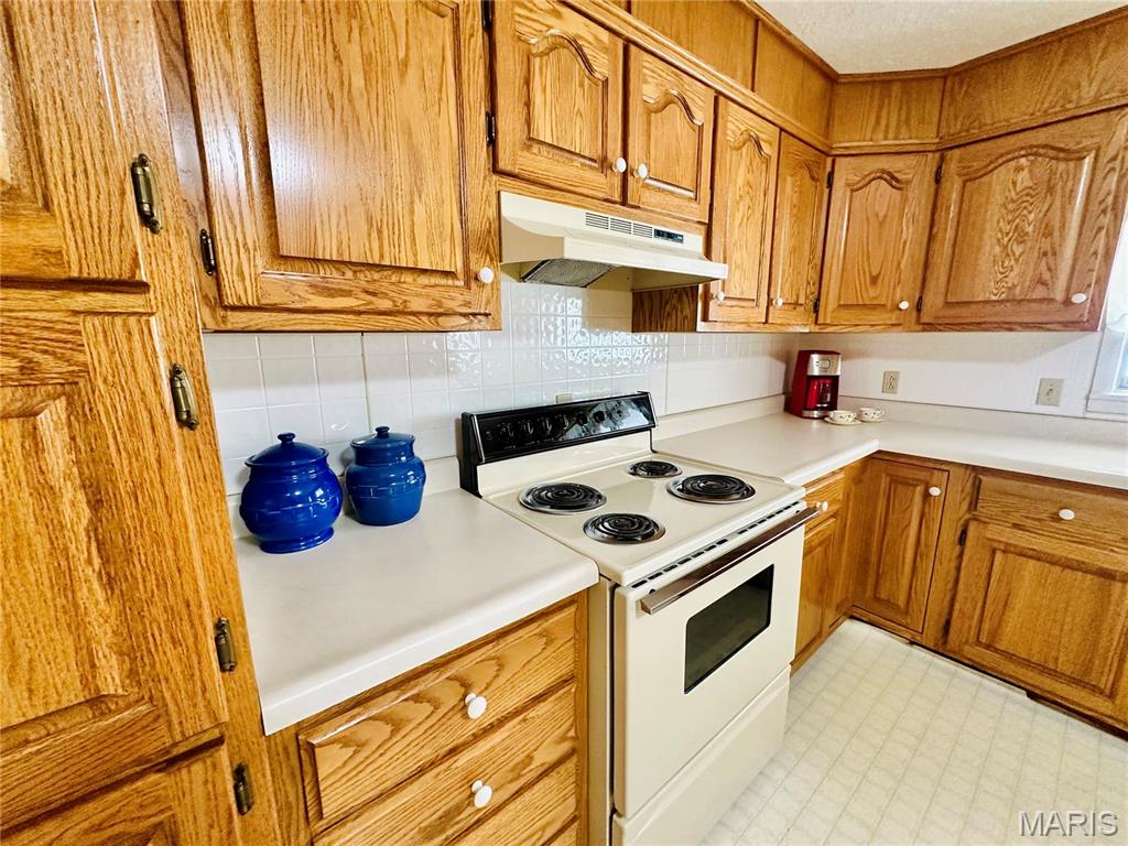 916 Sommerfield Drive Property Photo 6