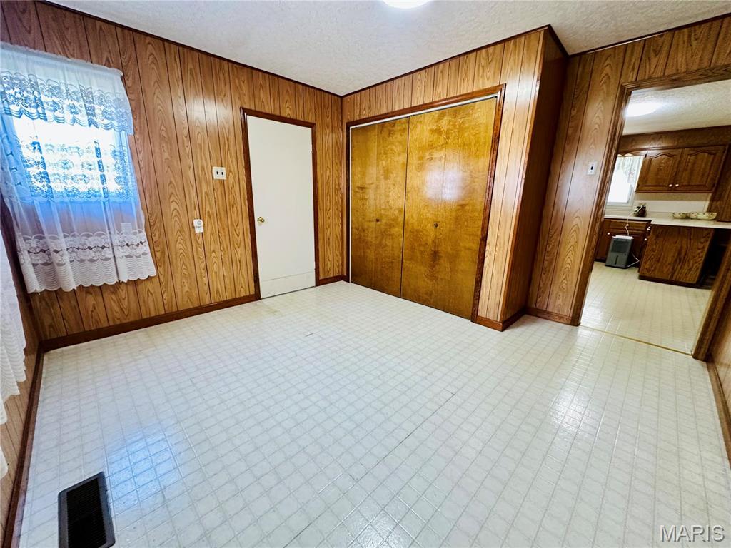 916 Sommerfield Drive Property Photo 9
