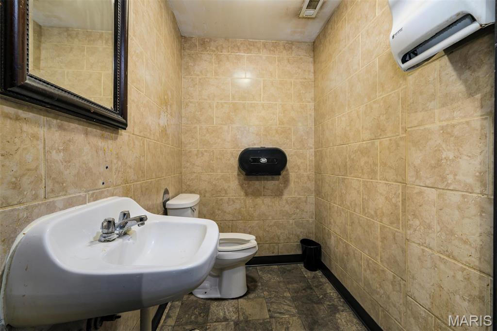 7926 S Broadway Property Photo 10