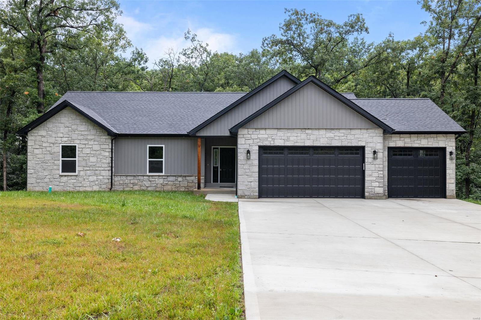 35 Lacey Oak Court Property Photo