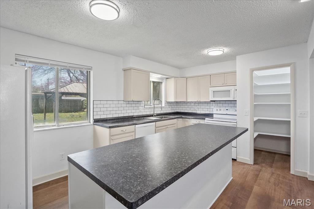 807 Estate Drive Property Photo 8