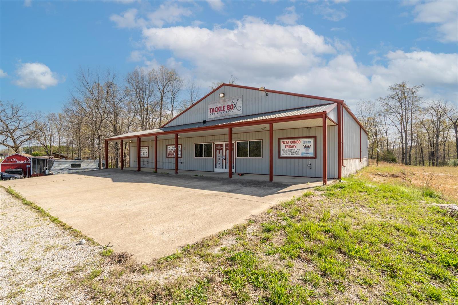 9714 T Highway Property Photo
