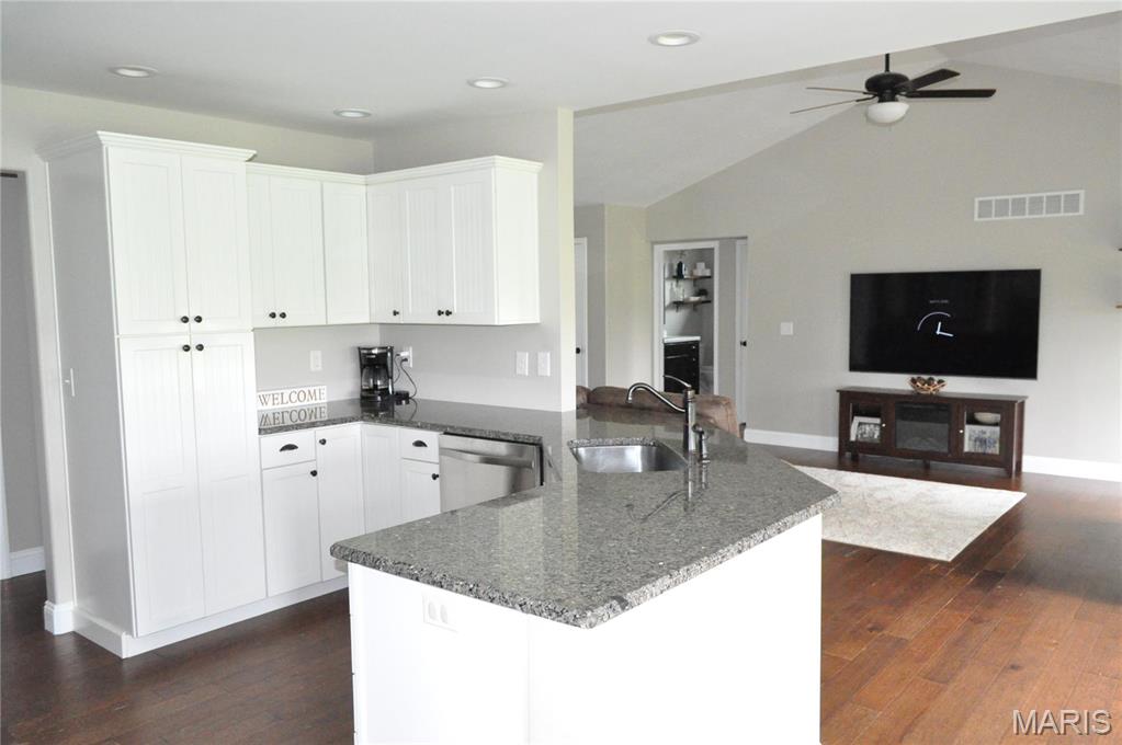 869 Destiny Drive Property Photo 15