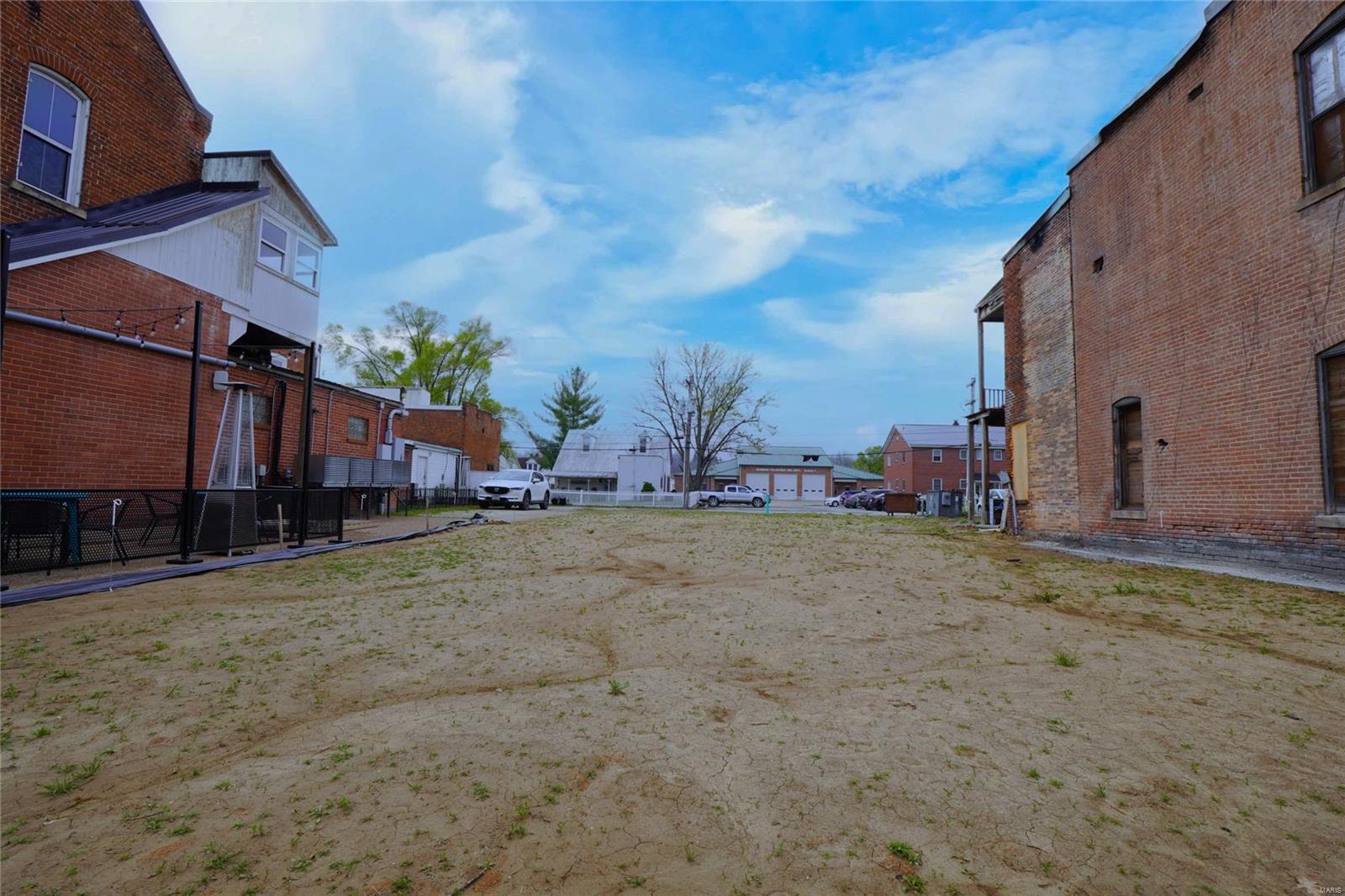 218 E 1st Street Property Photo