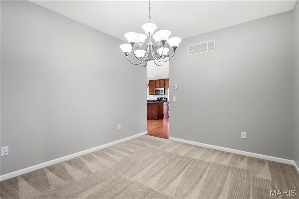 2601 Crimson View Drive Property Photo 8