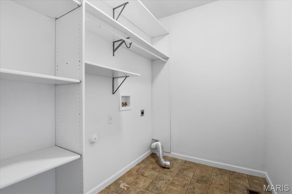 2601 Crimson View Drive Property Photo 20