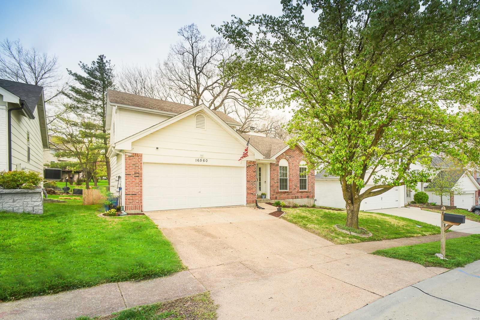 16560 Hunters Crossing Drive Property Photo 2