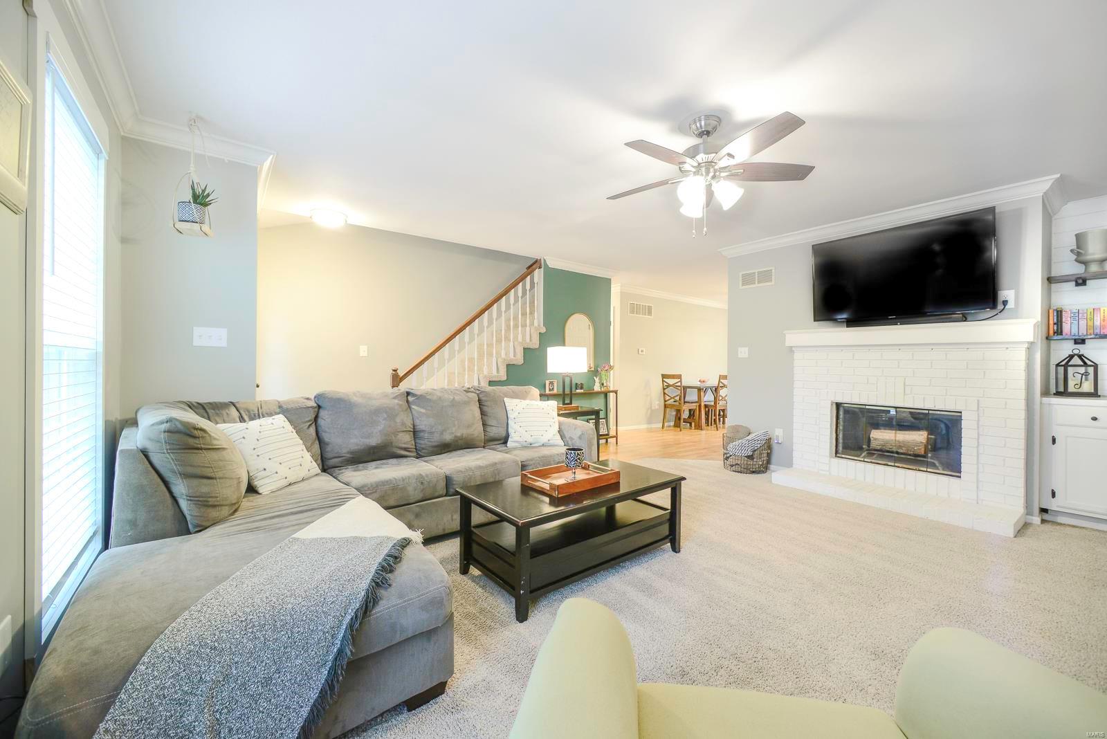 16560 Hunters Crossing Drive Property Photo 6