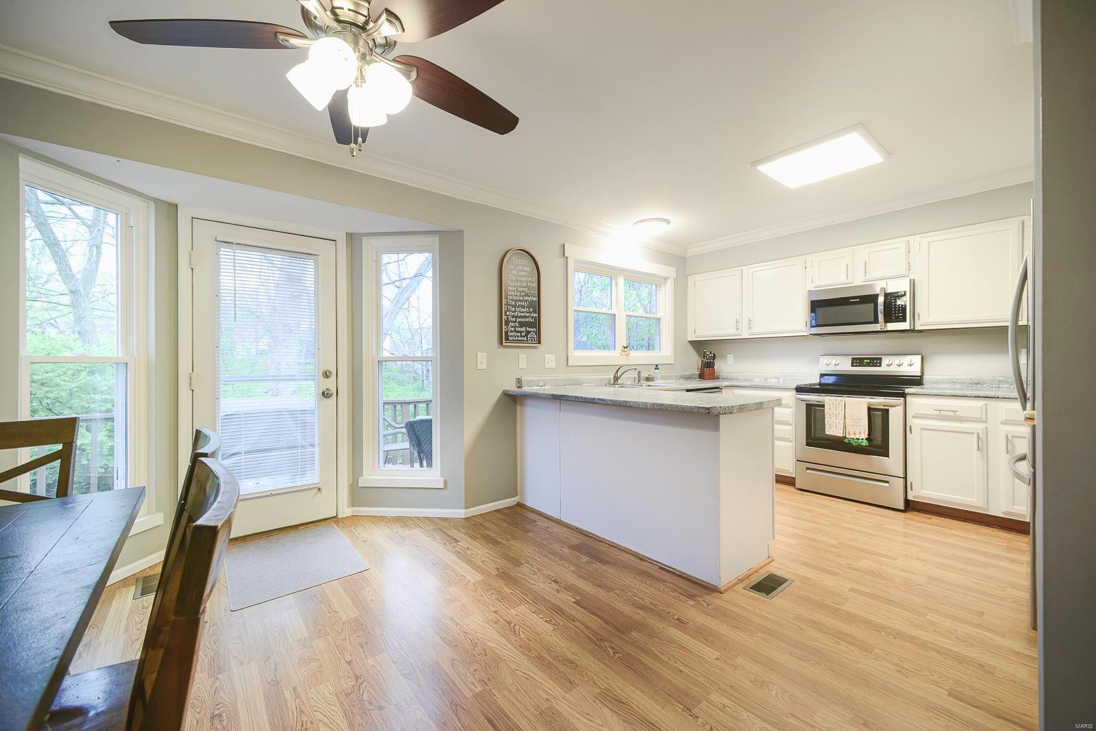 16560 Hunters Crossing Drive Property Photo 8