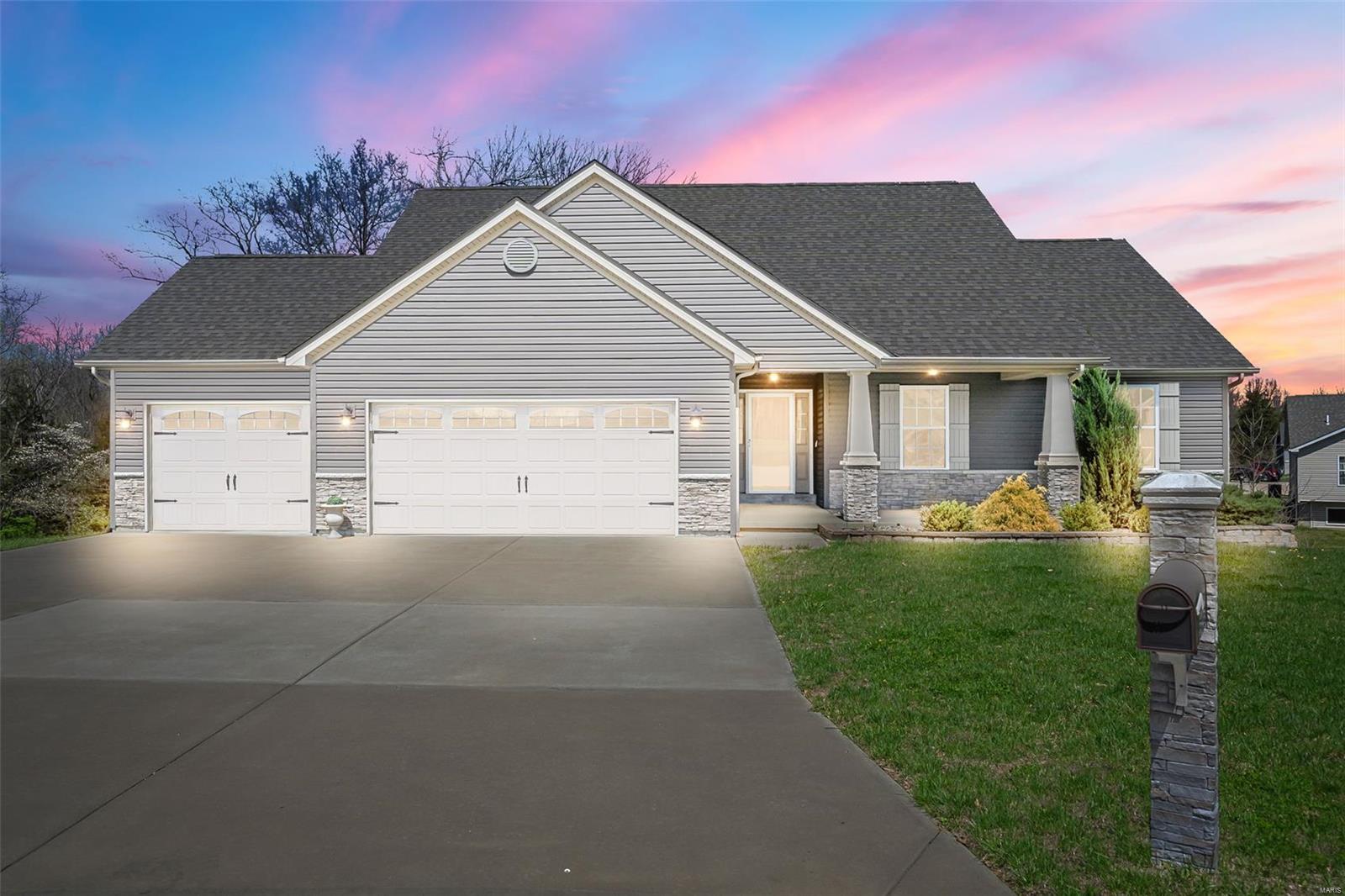 713 Vicksburg Lane Property Photo