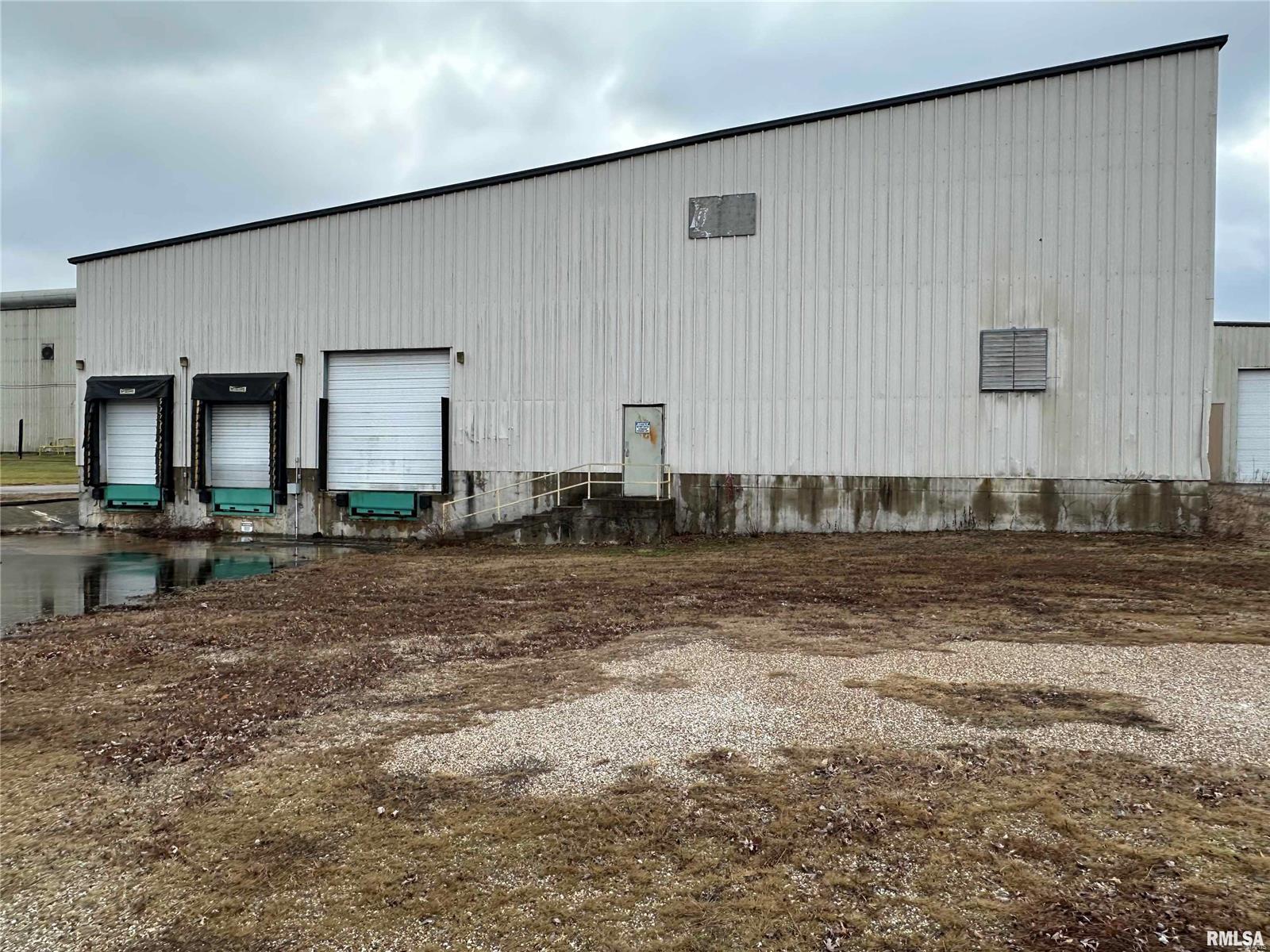 200 Front St Property Photo