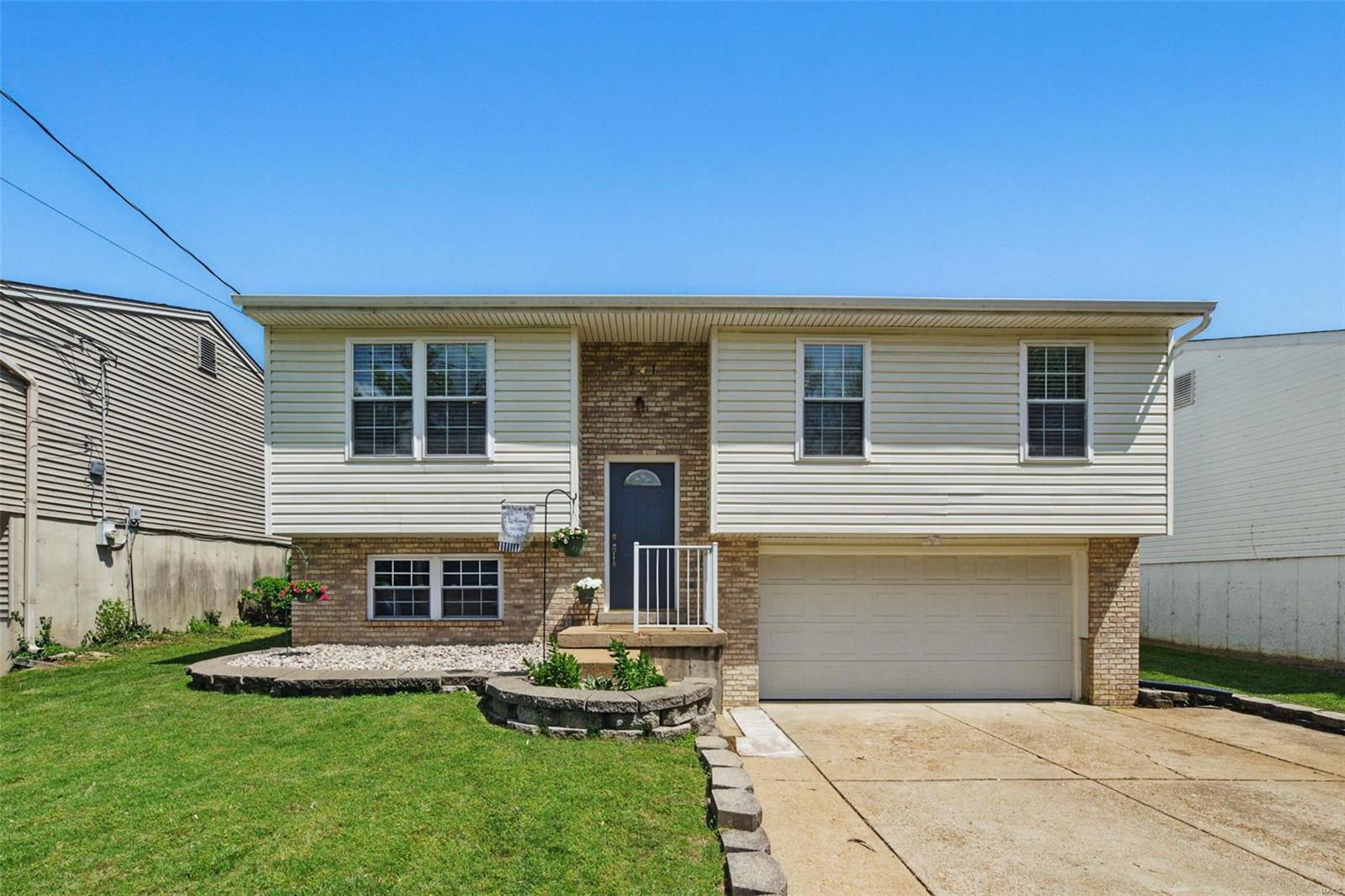 Fox C 6 Real Estate Listings Main Image