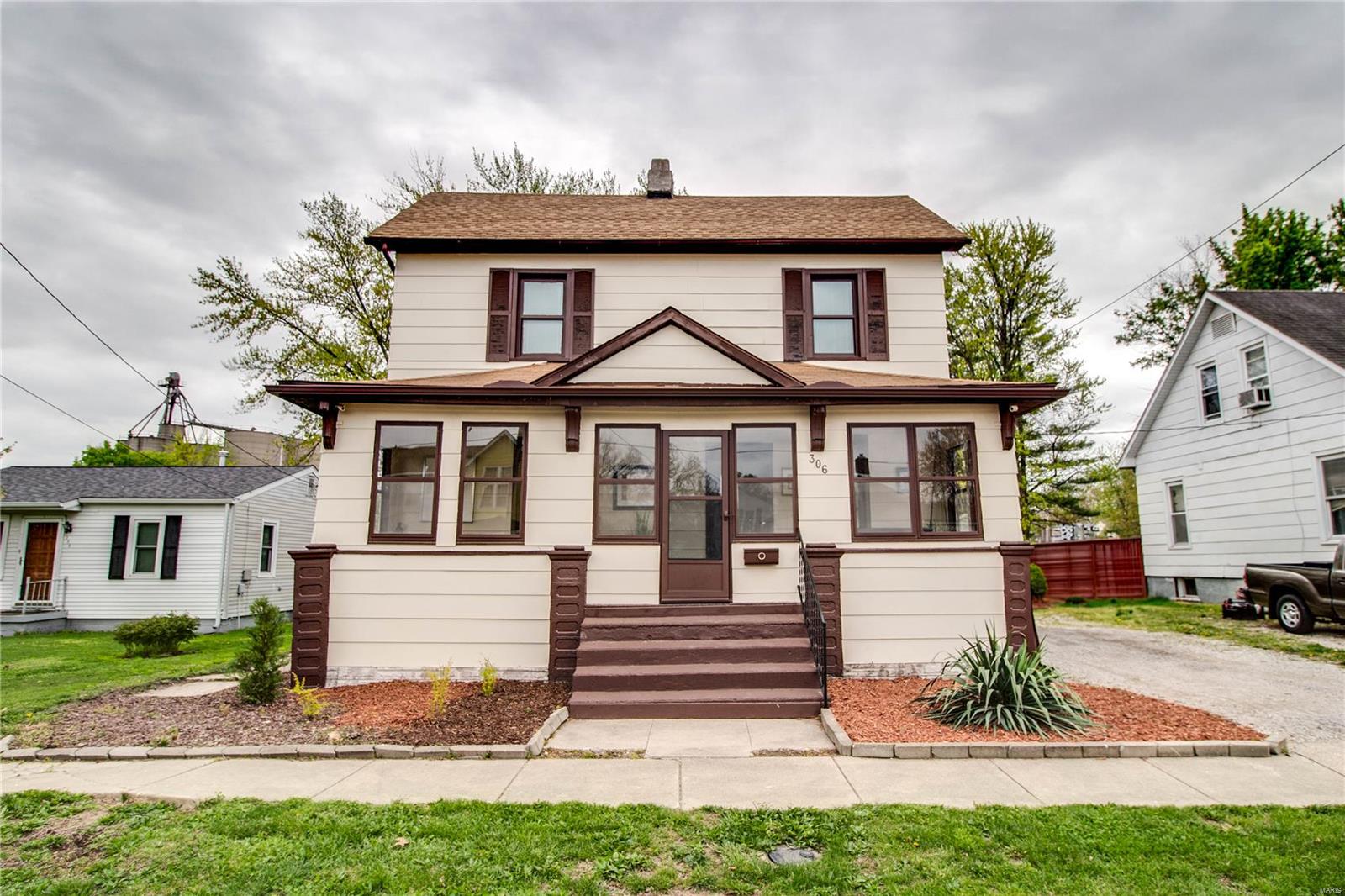 306 E Carpenter Street Property Photo